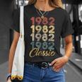 Born In 1982 De Cumpleaños Número 36 Hombres Es Juvenil Camiseta unisex Regalos para ella