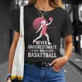 Hoops Never Underestimate A Girl Who Playing Basketball Tシャツ 彼女への贈り物