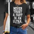 Never Trust A Fart In An Ultra 100マイル ウルトラトレイルランニング Tシャツ 彼女への贈り物