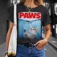 Paws Parody Cat Chasing A Cutecared Mouse Cat Lover Tシャツ 彼女への贈り物