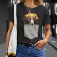 Spaniel Bretón Perro En Un Bolsillo Dog In A Pocket Camiseta unisex Regalos para ella