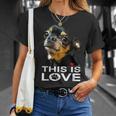 This Is Love And Tan チワワ犬 Tシャツ 彼女への贈り物