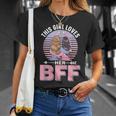 この少女は彼女のbffを愛している 友情 チーム 格言 友人 親友 Tシャツ 彼女への贈り物