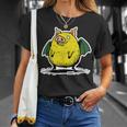 コウモリの翼を持つ空飛ぶブタのユーモアアート Tシャツ 彼女への贈り物