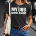シングルファーザー 犬 お父さん 面白い My Dog Needs A Mom Tシャツ 彼女への贈り物