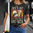 タコスとビールを飲む食品愛好家が大好きな男 Tシャツ 彼女への贈り物