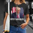 トランプは決して降伏しない 共和党大統領ドナルド・トランプ Tシャツ 彼女への贈り物