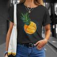 パイナップル バレーボール 面白い フルーツ ビーチ ハワイ ハワイアン スパイク Tシャツ 彼女への贈り物