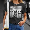 ベトナムのハロン湾でサングラスをかけた猫 Tシャツ 彼女への贈り物