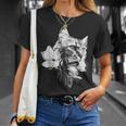 マグノリアの花と美しい猫 Tシャツ 彼女への贈り物