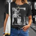 モハメド・アリとケニー・ベイカーのファイトシーンバラエティ番組1979 Tシャツ 彼女への贈り物
