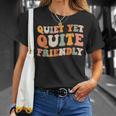 静かでありながらとても親しみやすいです Tシャツ 彼女への贈り物