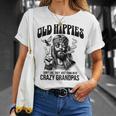 Old Hippies Don't Die They Turn Into Crazy Grandpas Tシャツ 彼女への贈り物
