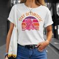 Stay Octimistic オクトパス 頭足類 イカ メンズ レディース Tシャツ 彼女への贈り物