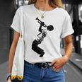 ジャズ&ブルースミュージシャン アーティスト トランペット ミュージックシルエット Tシャツ 彼女への贈り物