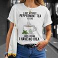 ペパーミントティーのない日は冗談のようです Tシャツ 彼女への贈り物