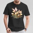 チューリップと蝶の花のデザイン。 Tシャツ 面白い贈り物