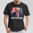 トランプは決して降伏しない 共和党大統領ドナルド・トランプ Tシャツ 面白い贈り物