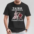 レトロなアンティーク調の太鼓の名言。太鼓のドラマー向け。 Tシャツ 面白い贈り物