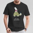 亀とウサギ もう一人を助けましょう Tシャツ 面白い贈り物