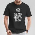 氷と雪で簡単。滑りやすい表面でも天候の安全性。 Tシャツ 面白い贈り物