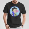 耳付きニットキャップを被った青年 河童の子を抱きながらガムを膨らます Tシャツ 面白い贈り物