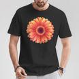 開花期のハンサムなガーベラの花 Tシャツ 面白い贈り物