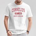 Cornelius North Carolina Nc ビンテージスポーツデザイン レッドデザイン Tシャツ 面白い贈り物
