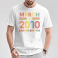 En La Parte Trasera Retro Marzo Est 2010 Cumpleaños 16 Años 16 Años Camiseta unisex Regalos divertidos