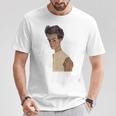 エゴン・シーレ作1910ストライプシャツの自画像 Tシャツ 面白い贈り物