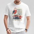 バックプリントの本、コーヒー、フクロウのおかしな幸せ Tシャツ 面白い贈り物