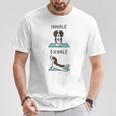 ヨガ吸い込む息を吐くイングリッシュ・スプリンガー・スパニエル犬 Tシャツ 面白い贈り物