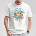 海水と日光 レトロ ビーチ 波 夕日 ヤシの木 Tシャツ 面白い贈り物