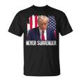 トランプは決して降伏しない 共和党大統領ドナルド・トランプ Tシャツ