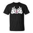 ハートを形作る漫画の手 ネパール国旗 Tシャツ