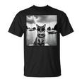 ベトナムのハロン湾でサングラスをかけた猫 Tシャツ