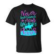 女の子のための馬に乗るお母さんのデザインを決して過小評価しないでください。 Tシャツ