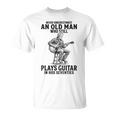 Never Underestimate An Old Man Who Who Guitar Tシャツ