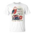 バックプリントの本、コーヒー、フクロウのおかしな幸せ Tシャツ