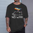 No War Peace Movement World Peace Peace Flag Cat Tシャツ 彼への贈り物