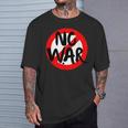 No War、アンチウォーデーストップサイン、スプレーペイント、No War。 Tシャツ 彼への贈り物
