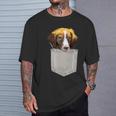 Spaniel Bretón Perro En Un Bolsillo Dog In A Pocket Camiseta unisex Regalos para él