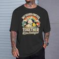 We're All In This Together Like Hostages Humor Tシャツ 彼への贈り物