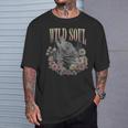Wildoul Howling Wolf Among Flowers And Forest Tシャツ 彼への贈り物