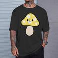 かわいい黄色のキノコ Tシャツ 彼への贈り物