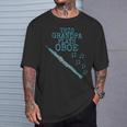 このおじいちゃんはオーボエを演奏する、オーボエ木管楽器奏者です Tシャツ 彼への贈り物