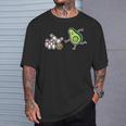 アボカドピットケトビーガンでボウリングをする楽しいアボカド。 Tシャツ 彼への贈り物