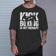 キックボクシングは私の治療法、キックボクシングの試合モチーフのキックボクサー Tシャツ 彼への贈り物