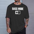 バスモードで楽しい音楽コーラスが歌います。 Tシャツ 彼への贈り物