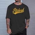 ピッツバーグ バーシティ スクリプト レトロ ヴィンテージ スポーツスタイル Tシャツ 彼への贈り物